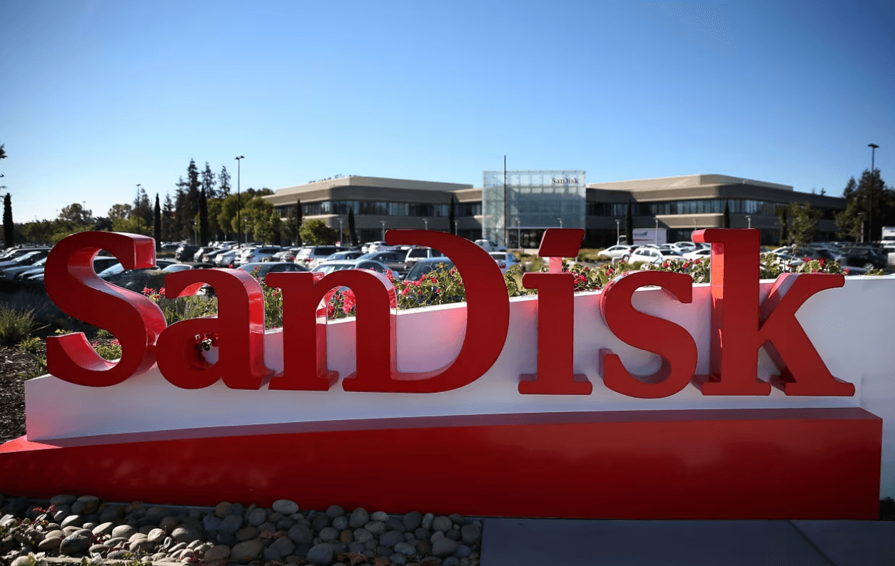 Was ist Sandisk und warum stieg die Aktie in einem Jahr von 40 $ auf 2.000 $?